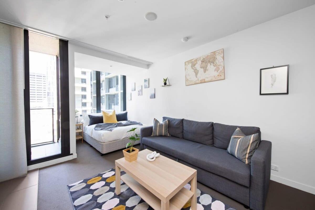 A Modern Right Next To Southern Cross * Melbourne